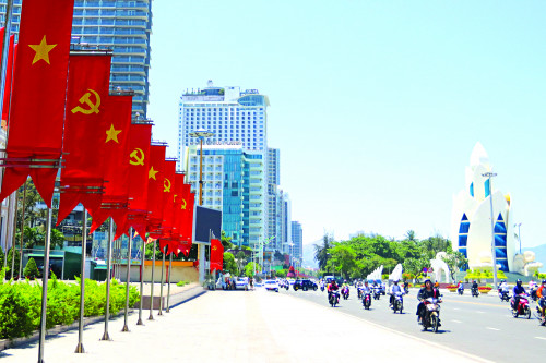 Khánh Hòa - vươn lên cùng đất nước